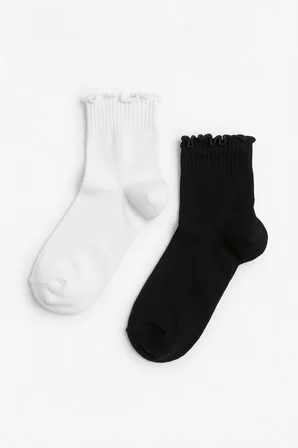 Kadın Kolej Tarzı Fırfırlı Soket Çorap 2’Li Set (1 Siyah & 1 Beyaz Çift)