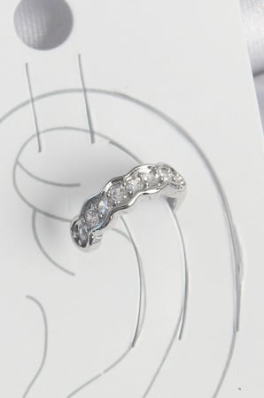Pirinç Gümüş Renk Zirkon Taşlı Kıkırdak Model Kadın Küpe 5886