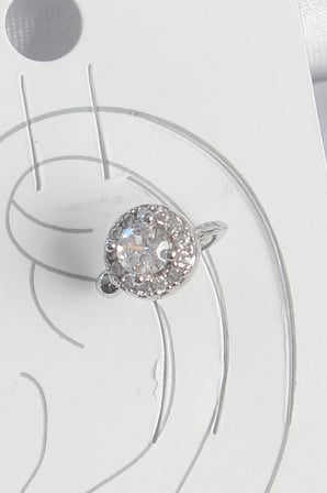 Pirinç Gümüş Renk Zirkon Taşlı Kadın Kıkırdak Model Küpe 5886