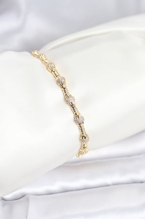 Pirinç Gold Renk VIP Seri Punta Model Zirkon Taşlı Kadın Bileklik 5886
