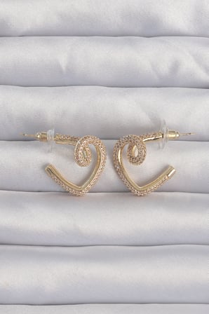 Pirinç Gold Renk Zirkon Taşlı Kıvrımlı Yarım Kalp Küpe 5886
