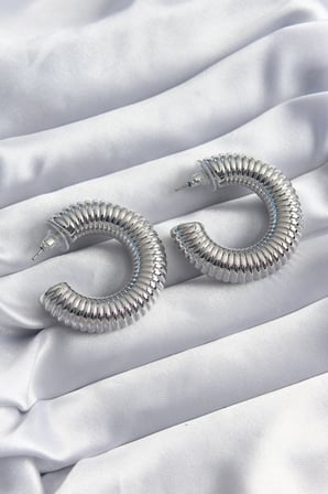 Pirinç Gümüş Renk İşleme Halka Model Kadın Küpe 5886