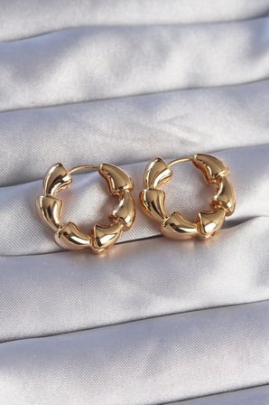 Pirinç Gold Renk Damla Kıvrım Tasarımlı Halka Küpe 5886
