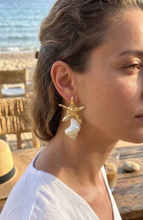 Doğal Deniz Kabuğu ve Gold Renk Yıldız Model Kadın Küpe 5886