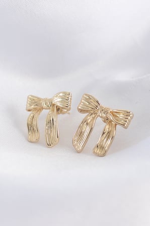 Pirinç Gold Renk Çizgi Detay Fiyonk Küpe 5886