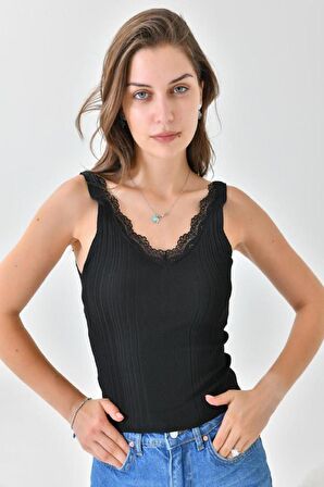 V Yaka Merdiven Dandel Detaylı Siyah Triko Crop Top