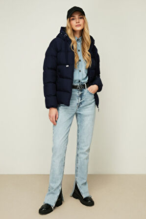 İçi Astarlı Su ve Rüzgar Geçirmez Cepli Kapüşonlu Kadın Mont