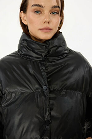 İçi Astarlı Su ve Rüzgar Geçirmez Cepli Dik Yaka Kadın Mont