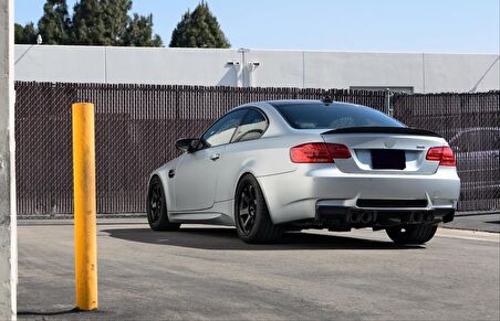 3 SERISI E92 IÇIN UYUMLU MT SPOILER-PIANO BLACK PARLAK SIYAH