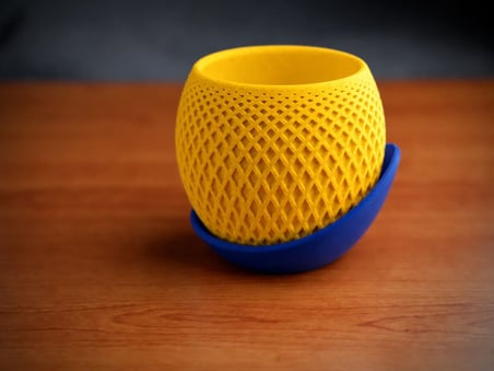 3D Baskı Küre Saksı - Kafes Dokulu İki Parçalı Dekoratif Saksı - Sarı-Mavi