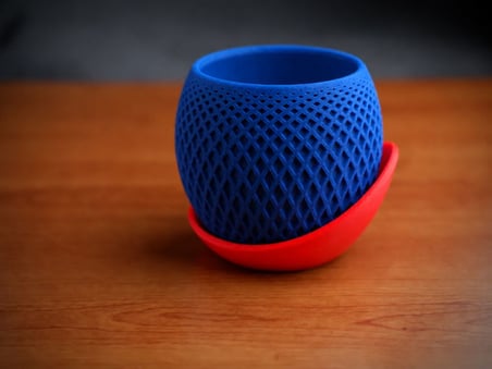 3D Baskı Küre Saksı - Kafes Dokulu İki Parçalı Dekoratif Saksı - Mavi-Kırmızı