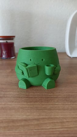3D Baskı Kitap Okuyan Saksı - Kupa Tutan Sevimli Saksı-Yeşil