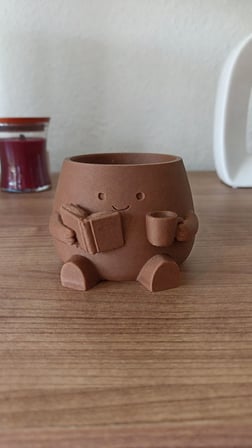 3D Baskı Kitap Okuyan Saksı - Kupa Tutan Sevimli Saksı-Kahverengi