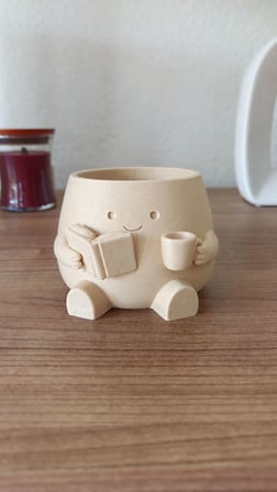 3D Baskı Kitap Okuyan Saksı - Kupa Tutan Sevimli Saksı-Bej