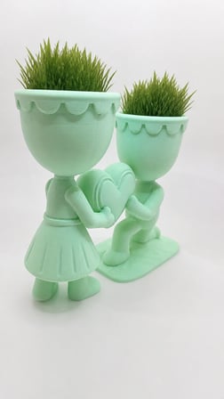 3D Baskı Aşk Saksısı - Kalp Tutan Çift Figürlü Dekoratif Saksı - Mint