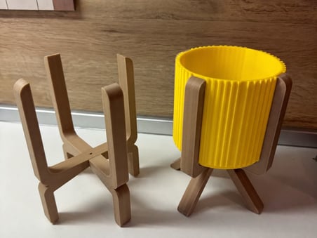 3D Baskı Ayaklı Çizgili Saksı - Bej Standlı Dekoratif Saksı - Sarı