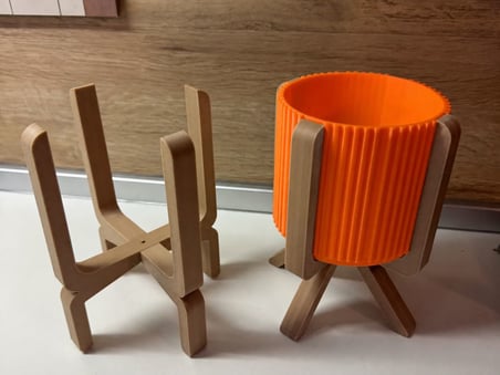 3D Baskı Ayaklı Çizgili Saksı - Bej Standlı Dekoratif Saksı - Turuncu