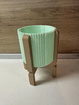 3D Baskı Ayaklı Çizgili Saksı - Bej Standlı Dekoratif Saksı - Mint