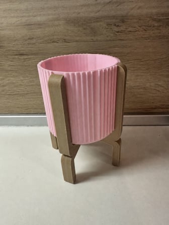 3D Baskı Ayaklı Çizgili Saksı - Bej Standlı Dekoratif Saksı - Pembe
