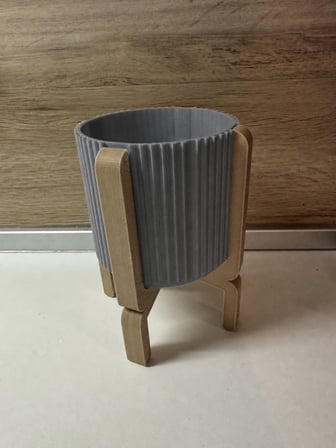 3D Baskı Ayaklı Çizgili Saksı - Bej Standlı Dekoratif Saksı - Gri