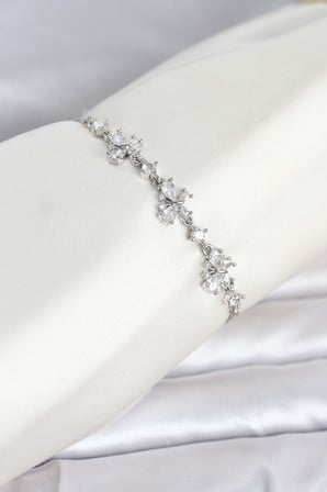 Gümüş Renk Pirinç Kelebek Model Asansörlü Model Kadın Bileklik
