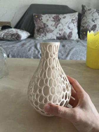 3D Baskı Petek Dokulu Vazo - Delikli Dekoratif Vazo-Bej