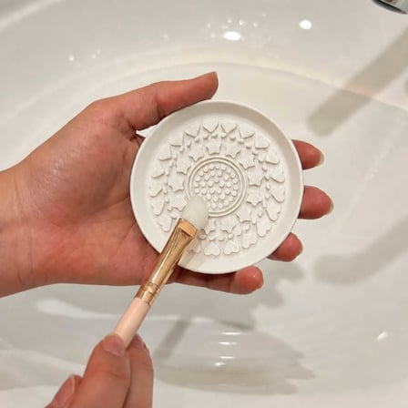 3D Baskı Makyaj Fırçası Temizleme Pedi - Desenli Aparat-Beyaz