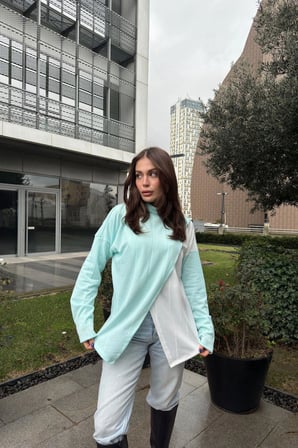 Kadın Mint Asimetrik Kesim, Önü İki Parçalı, İnce Triko Kumaş, Salaş Bluz Kazak