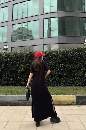 Kadın Siyah Polo Yaka, Kısa Kol, Yırtmaçlı, Basic Model, Uzun Salaş Elbise