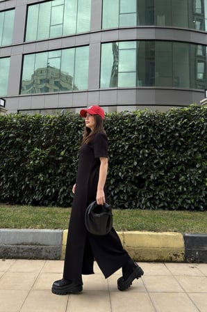 Kadın Siyah Polo Yaka, Kısa Kol, Yırtmaçlı, Basic Model, Uzun Salaş Elbise