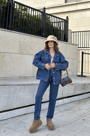 Kadın Mavi Apaş Yaka, Çift Cepli, Kaliteli Jeans Kumaş, Salaş Kot Ceket