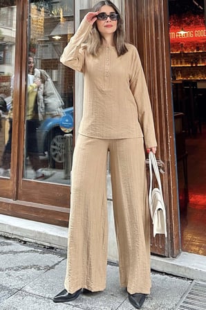 Kadın Camel Düğmeli Yuvarlak Yaka Bluz & Beli Lastikli Geniş Paça Pantolon - Salaş Maya Takım