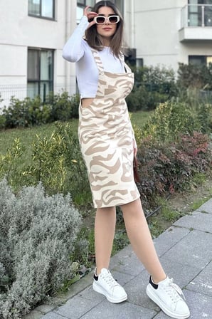 Kadın Bej Desenli, Geniş Cepli, Kalın Askılı, Gabardin Salopet Elbise