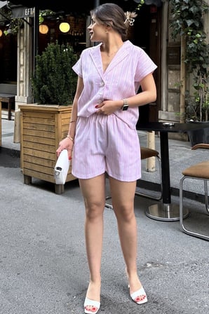 Pembe Apaş Yaka, Kısa Kol Gömlek & Beli Lastikli, Cepli Şort - Çizgi Desen Fisto Alt Üst Takım