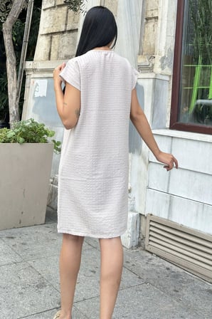 Bej Lotus Dokulu Cep Detaylı Midi Elbise