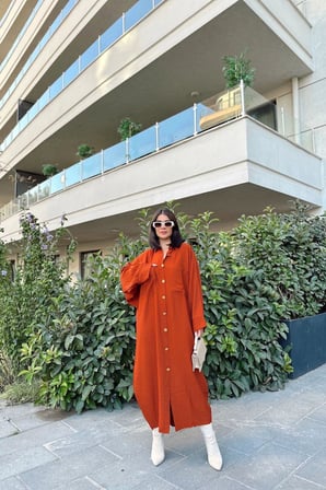 Kadın Kiremit Yarasa Kol, Arkası Pliseli, Çift Cepli, Uzun Oversize Salaş Gömlek Elbise