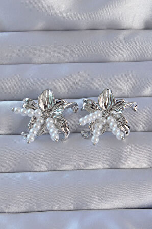 316L Çelik Gümüş Renk İnci Aksesuarlı Çiçek Model Küpe - TJ-BKP9109