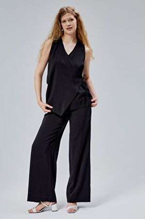 Siyah V Yaka Yandan Bağlama Detaylı Yelek-Pantolon Takım