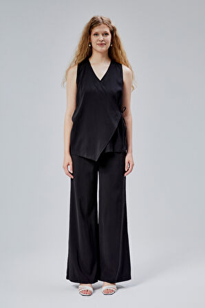 Siyah V Yaka Yandan Bağlama Detaylı Yelek-Pantolon Takım