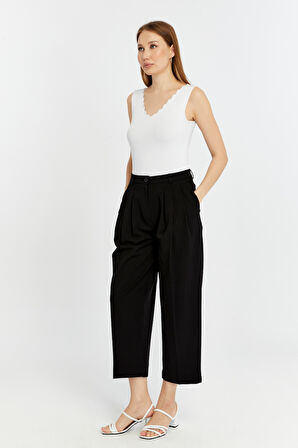 Siyah Regular Pileli Kısa Paça Pantolon