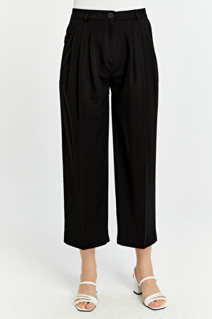 Siyah Regular Pileli Kısa Paça Pantolon