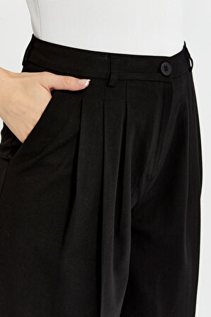 Siyah Regular Pileli Kısa Paça Pantolon