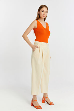 Ekru Regular Pileli Kısa Paça Pantolon