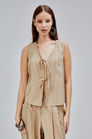 Vizon V Yaka Fiyonk Detaylı Yelek-Pantolon Takım