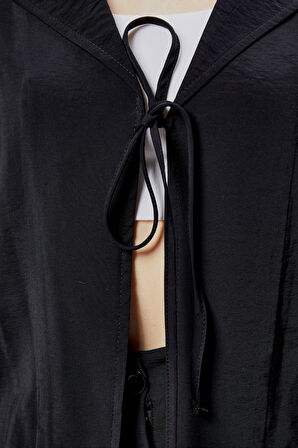 Siyah Salaş Kesim Bağlama Detaylı Gömlek