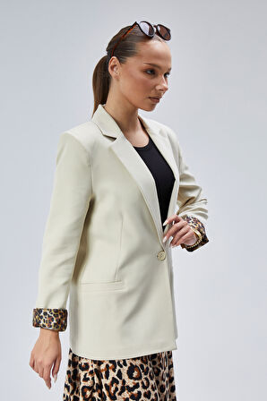 Kadın Kruvaze Yaka Kolu Katlama Detaylı Regular Vatkalı Blazer Ceket