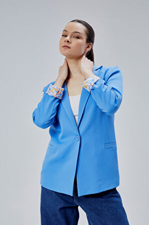 Kadın Kruvaze Yaka Kolu Katlama Detaylı Regular Vatkalı Blazer Ceket