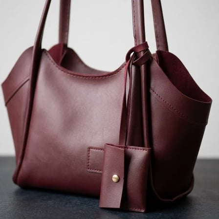 Bordo Gold Aksesuarlı Omuz Çantası Kadın Günlük Şık El ve Omuz Çantası 30x21 cm