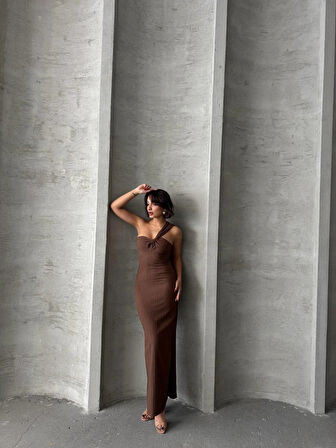 Kahverengi Tek Omuz Detaylı Krinkil Kumaş Astarlı Kadın Elbise