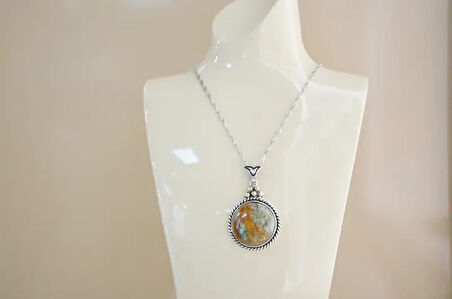 Dolunay Gümüş Çerçeve Zümrüt Kadın Kolye